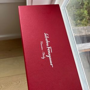 salvatore ferragamo vara bow leather pump